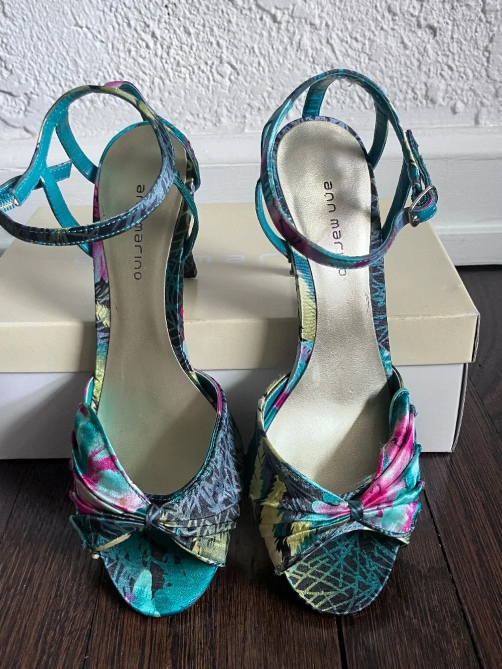 Ann Marino Multicolor Strappy Heels SZ 8.5